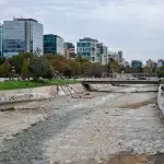 Expertos explican qu茅 da帽os pueden cubrir los seguros en edificios y condominios ,Unsplash