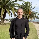 Hacker que vulner贸 Microsoft, Oracle y los sem谩foros de Nueva York es el primer keynote de 8.8 UNREAL ,Gentileza