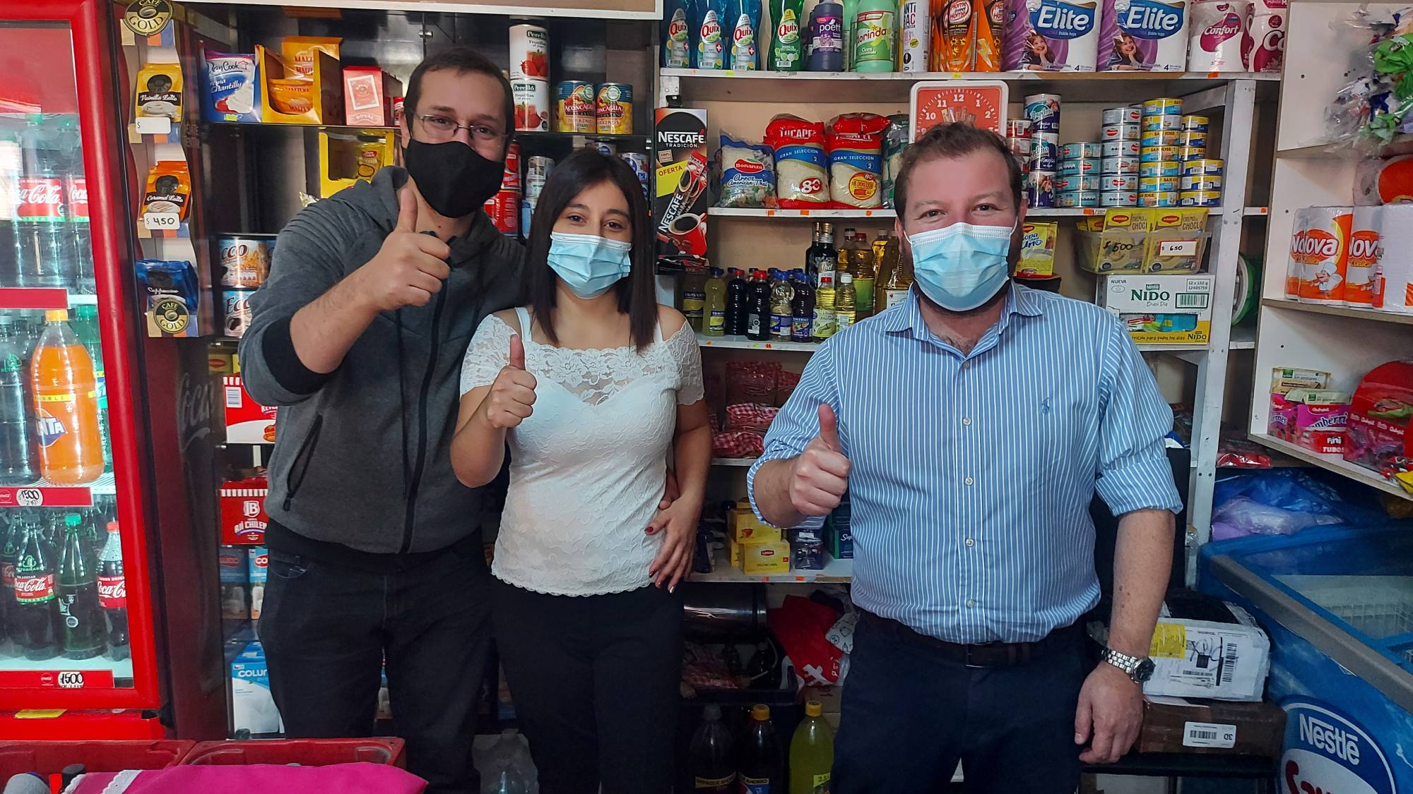 Director Nacional de Sercotec junto a Nicole Vega y Rolando Pérez dueños de almacén Donde los Chiquillos, EntrepreNerd