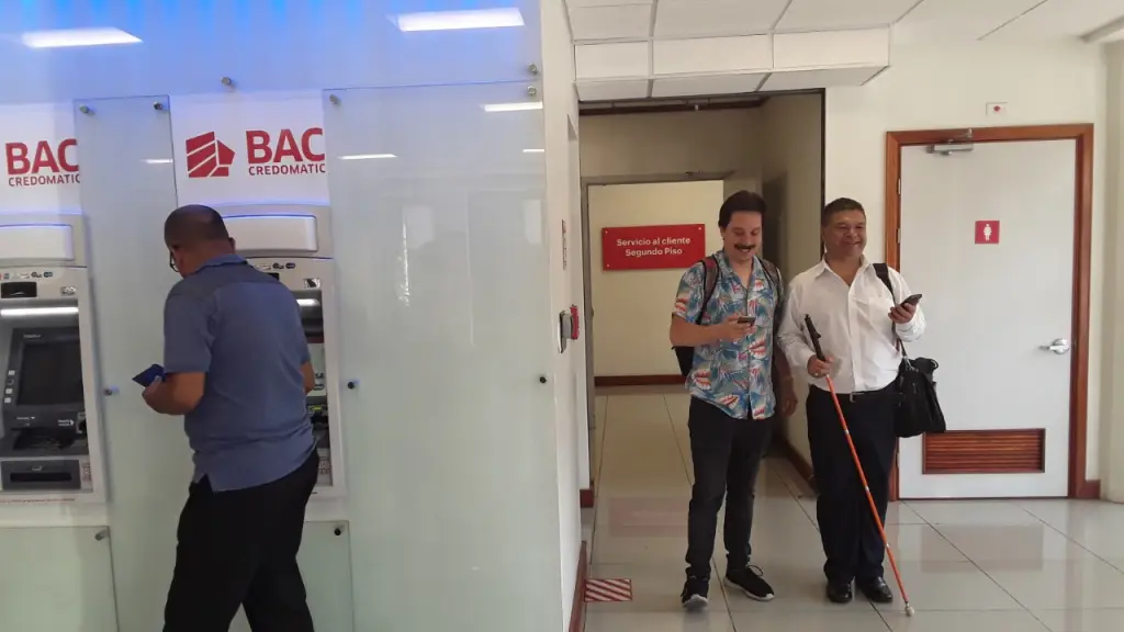 Lazarillo Bac Credomatic ,EntrepreNerd