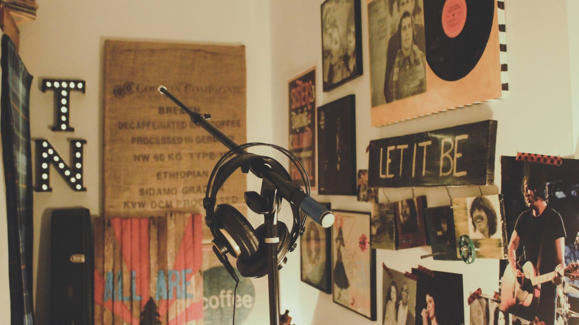 paulette wooten FMiczIq8orU , Unsplash