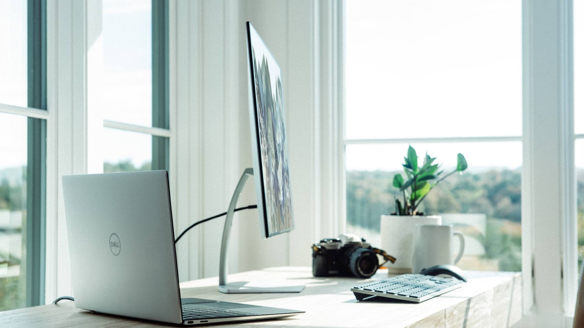 dell g2E2NQ5SWSU , Unsplash