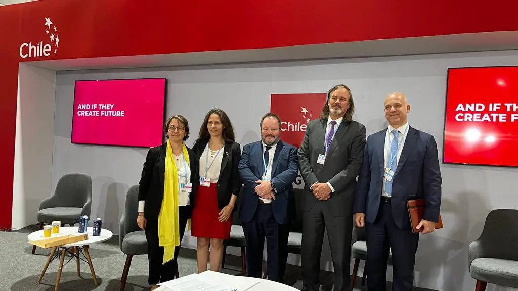 Firma acuerdo H2V 2 ,EntrepreNerd