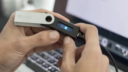 Wallets frías o calientes para guardar tus criptos? Qué son y por qué  resurgió su interés ante el descalabro de FTX