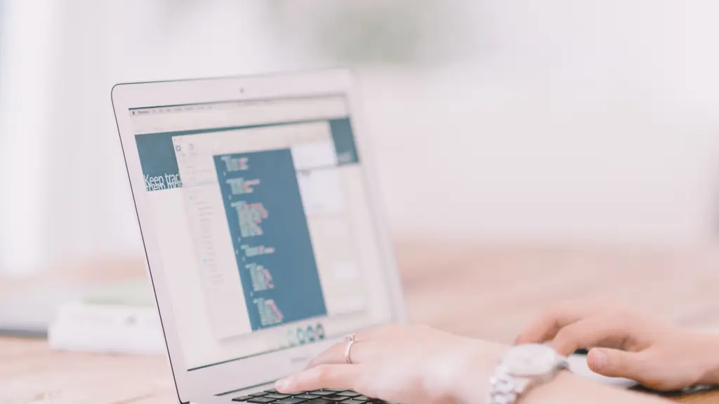 crew 4Hg8LH9Hoxc  ,Unsplash