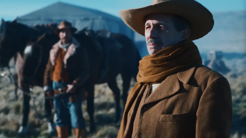 Los Colonos still Alfredo Castro ,EntrepreNerd