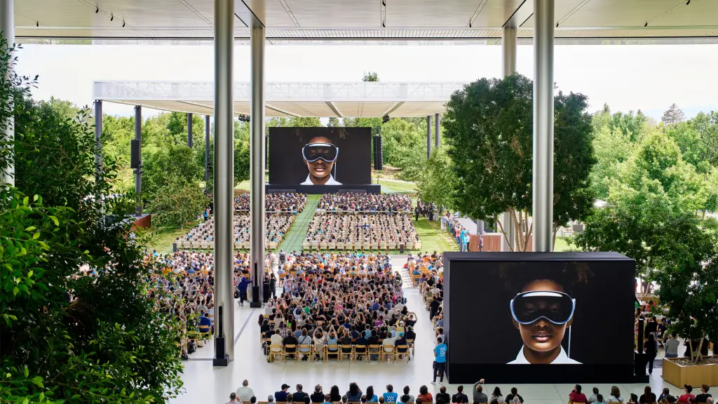 Apple WWDC23 event photos developers watching keynote ,EntrepreNerd