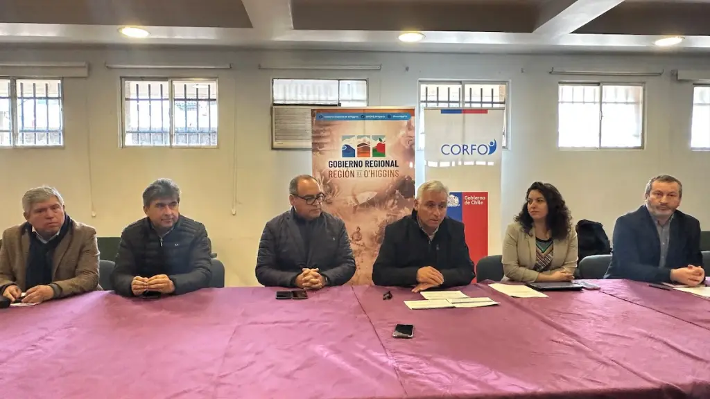 autoridades anunciando PAR Emergencia 1 ,EntrepreNerd