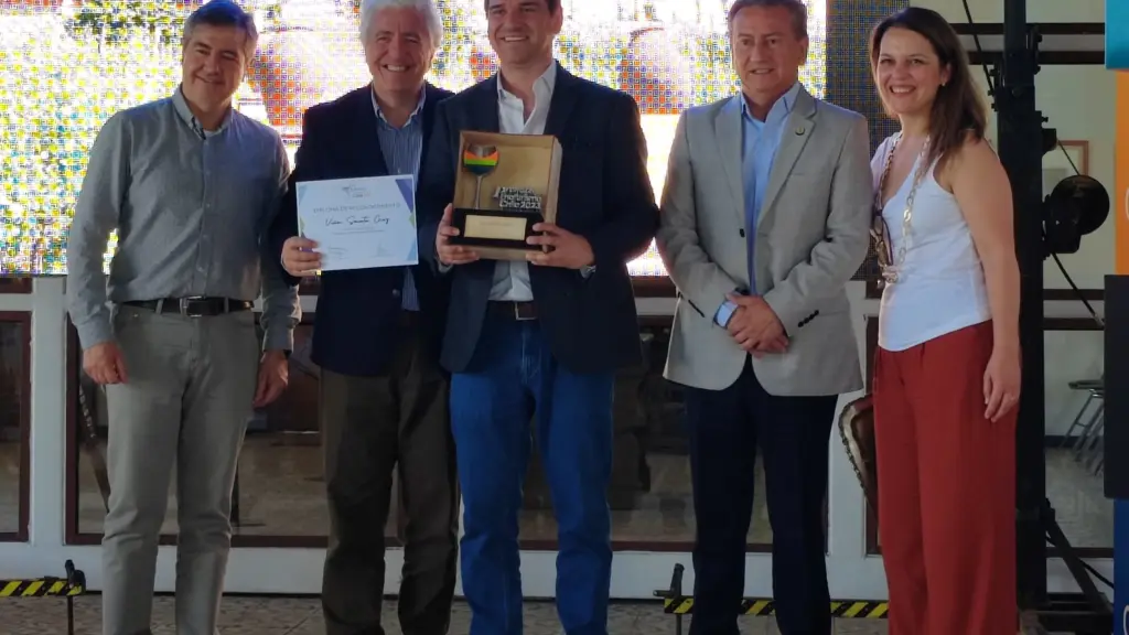 Vina Santa Cruz Ganador Experiencia Enoturistica e1699894046341 ,EntrepreNerd