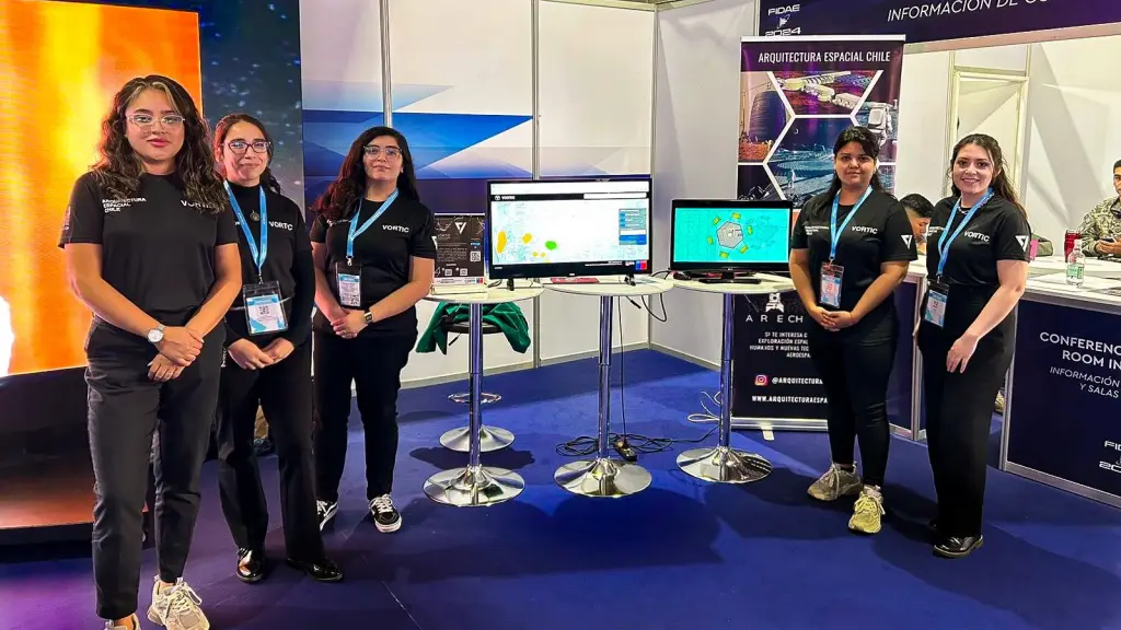 Equipo Vortic en FIDAE ,EntrepreNerd