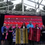 Tejedoras mapuches entregan el Manto de Chile para participación en Expo Osaka 2025, ProChile