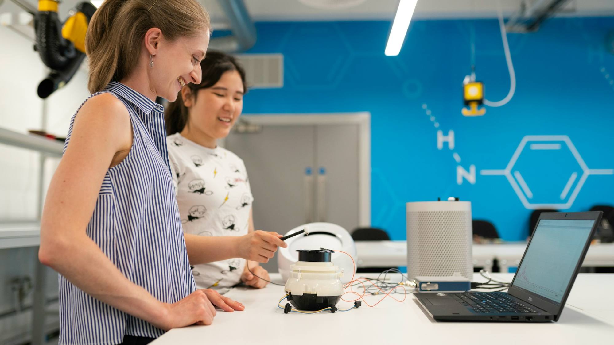 ¡No te quedes fuera! Postula al premio Mujeres Protagonistas en Innovación Tecnológica 2025, Unsplash