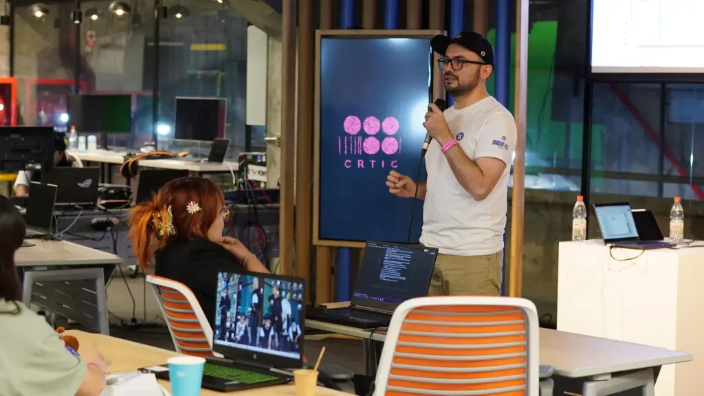 CRTIC Lab: La revolución tecnocreativa que elevará proyectos artístios a un nivel más alto  ,CRTIC LinkedIn