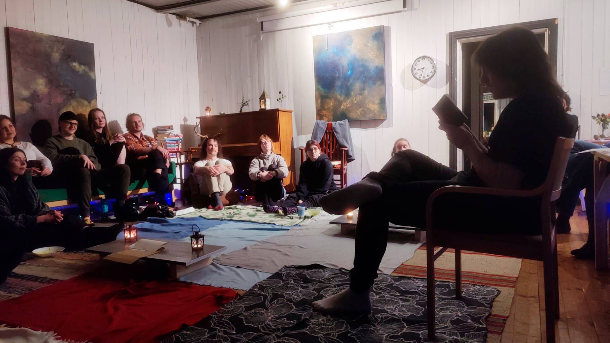 Narrator reads it's history - The Thousand Tales m