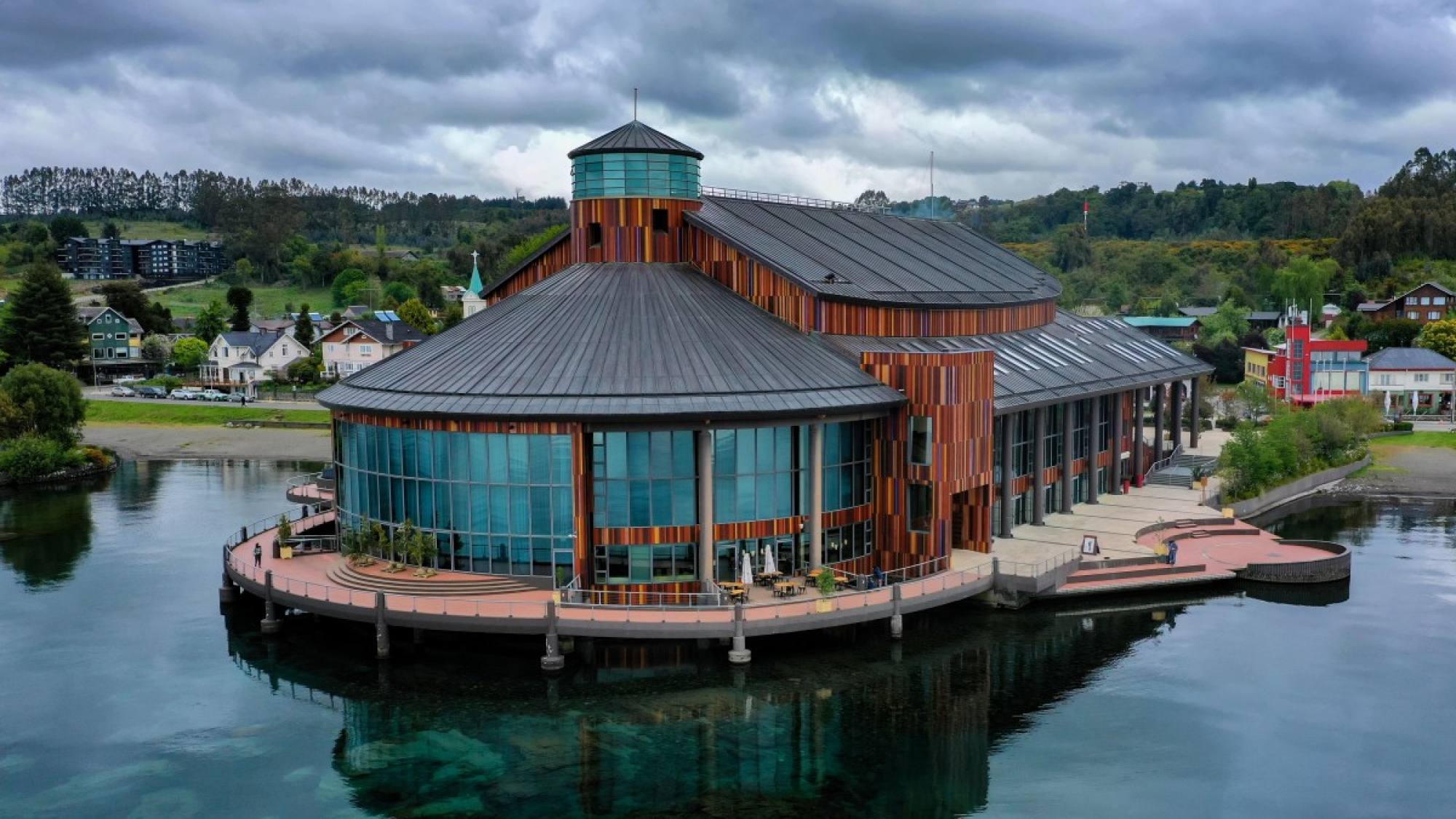 Teatro del Lago, Gentileza
