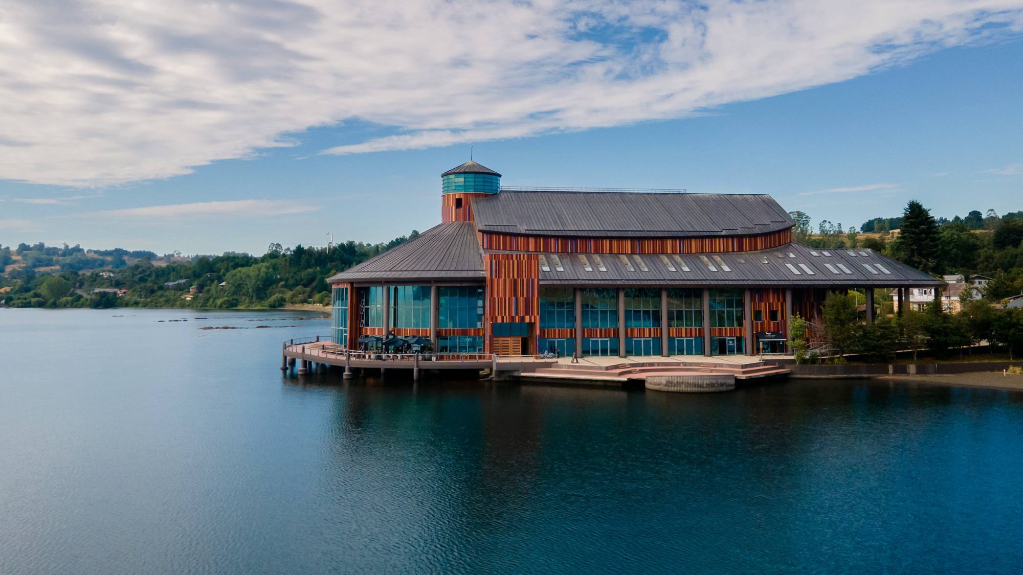Teatro del Lago, Gentileza