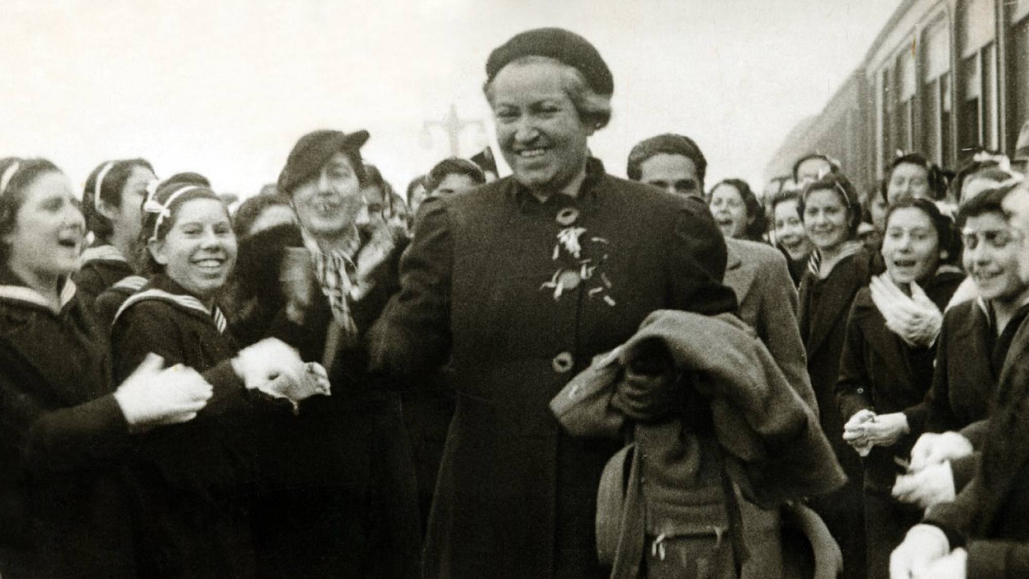 Fue en 1945 cuando Gabriela Mistral, recibió el Premio Nobel de Literatura, siendo la primera mujer de iberoamericana en obtener tal distinción., GAM / Exposición Museo de BBAA