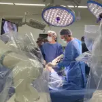 Realizan en Chile primera cirugía autónoma guiada por IA con la plataforma robótica MARS de Levita Magnetics, Clínica Las Condes / Levita Magnetics