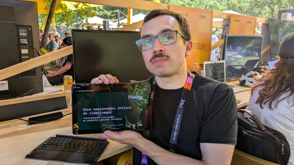 Plastic Frog ,Entreprenerd