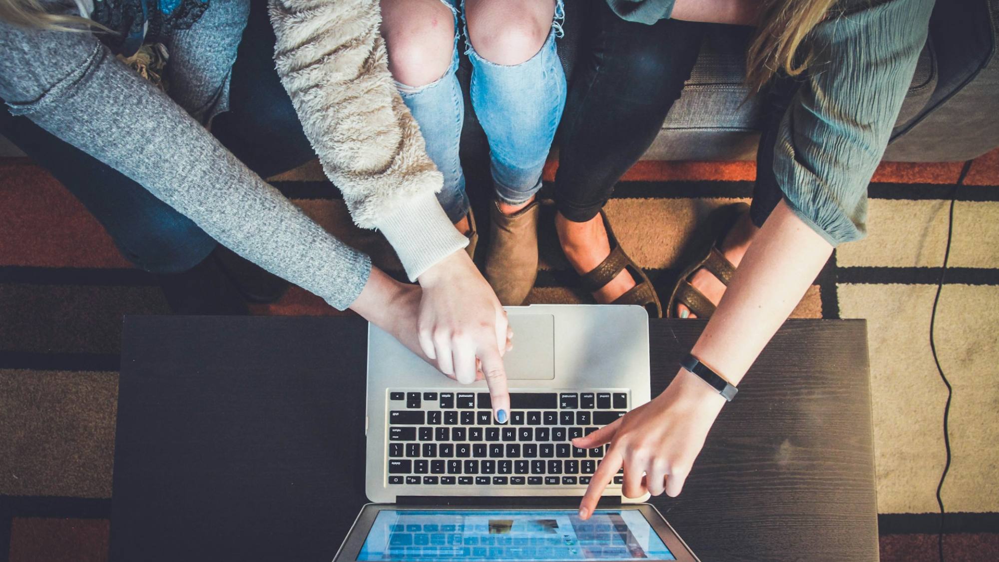 Descubre cómo esta plataforma renueva tu experiencia de noticias, Unsplash