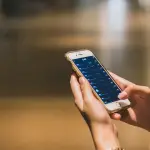 negocio, smartphone, las manos, tecnología, inversión, tenencia, asiático, mujer, hijab, internet, pago, comercio electronico, márketing, en línea, moderno, smartphone, smartphone, smartphone, smartphone, smartphone, inversión, inversión, internet, intern ,Pixabay