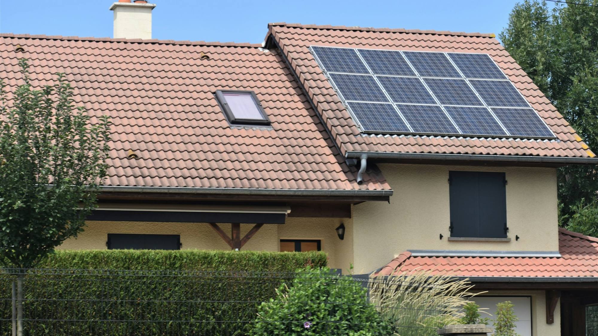 Alza de precios de combustibles: Energía solar se vuelve opción real, Unsplash