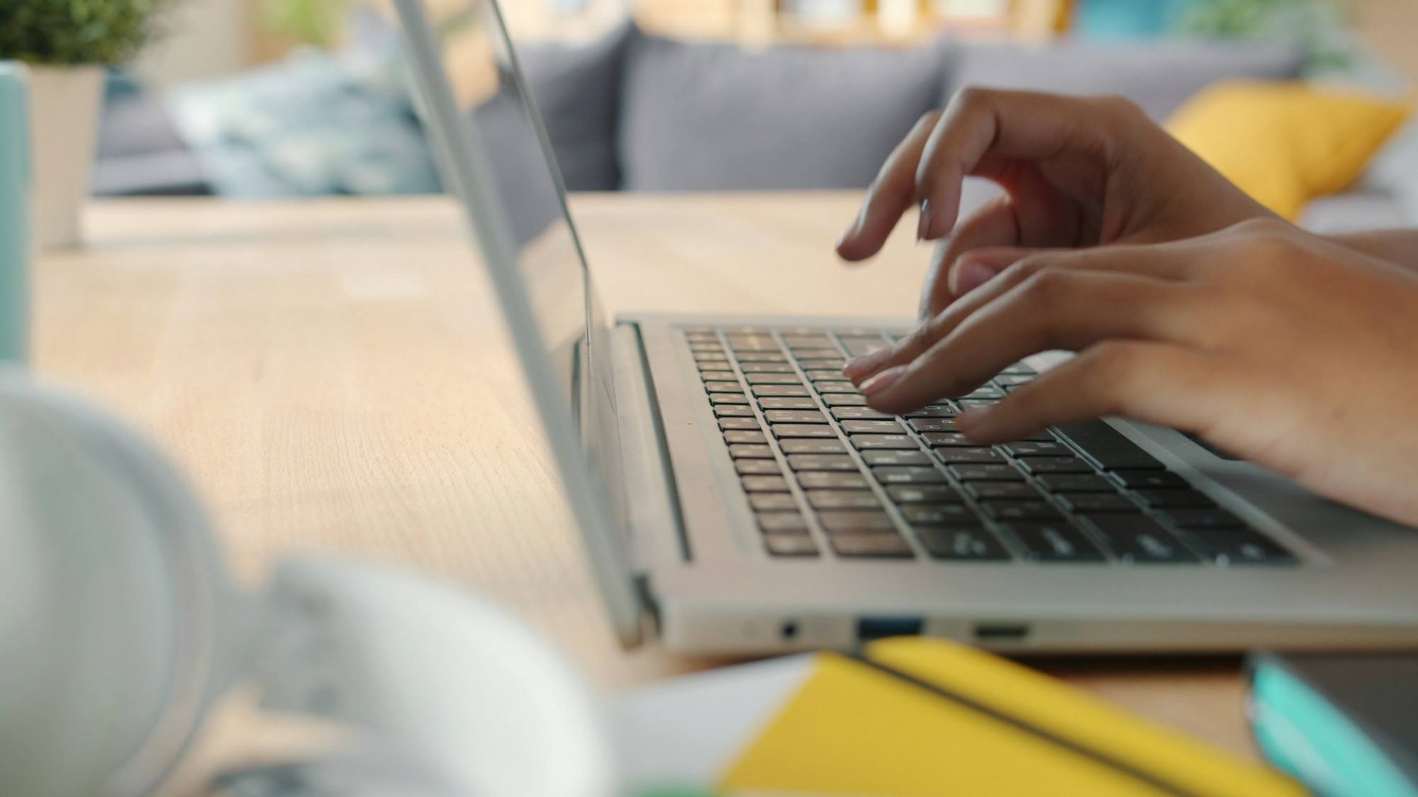 Talento Digital y SENCE lanzan más de 1.800 becas, Unsplash