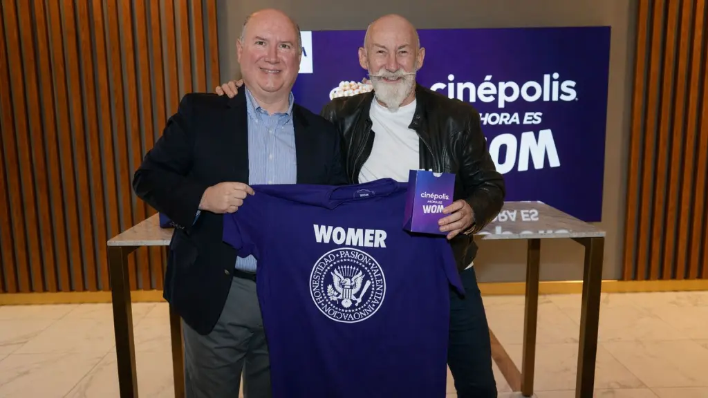 firma del convenio WOM y Cinépolis ,Gentileza