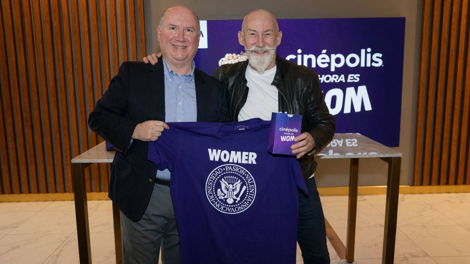 firma del convenio WOM y Cinépolis, Gentileza