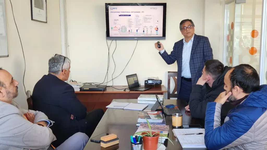 Director Regional de Corfo Valparaíso y Seremi de Minería trabajan para buscar soluciones a los desafíos de las Pymes mineras de la región. ,Corfo Valparaíso