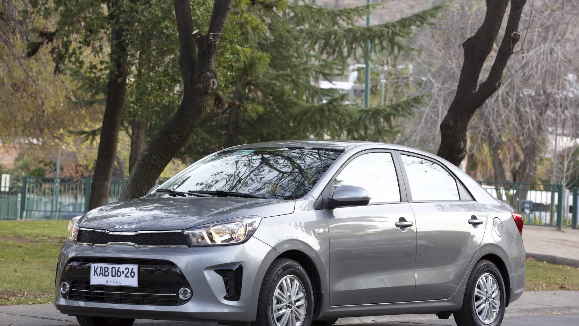 Kia Soluto AT, nueva versión con caja automática, Kia Chile