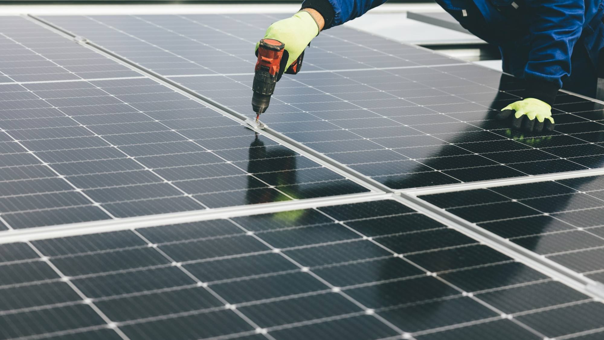 Por qué los paneles solares siguen siendo una buena idea de ahorro en inverno, Unsplash