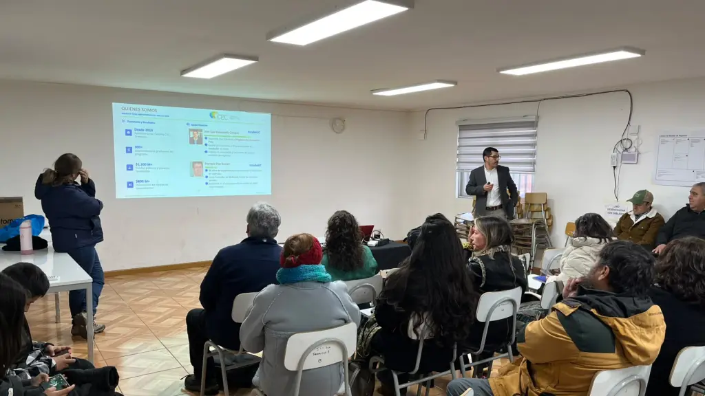 Emprendedores del Maule aprenden Inteligencia Artificial para fortalecer sus negocios ,CEC
