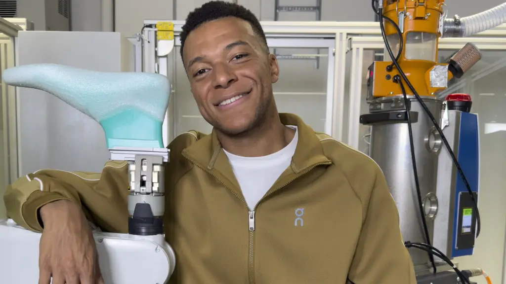 On entra al fútbol de la mano de Kylian Mbappé ,Juergen Teller - On