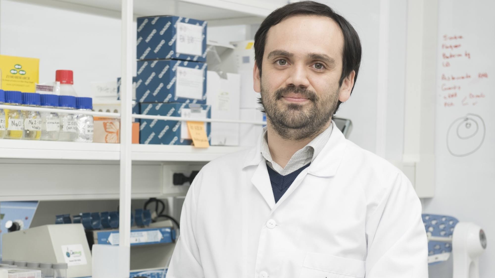 Researcher Rodrigo Aguilar, UNAB, UNAB