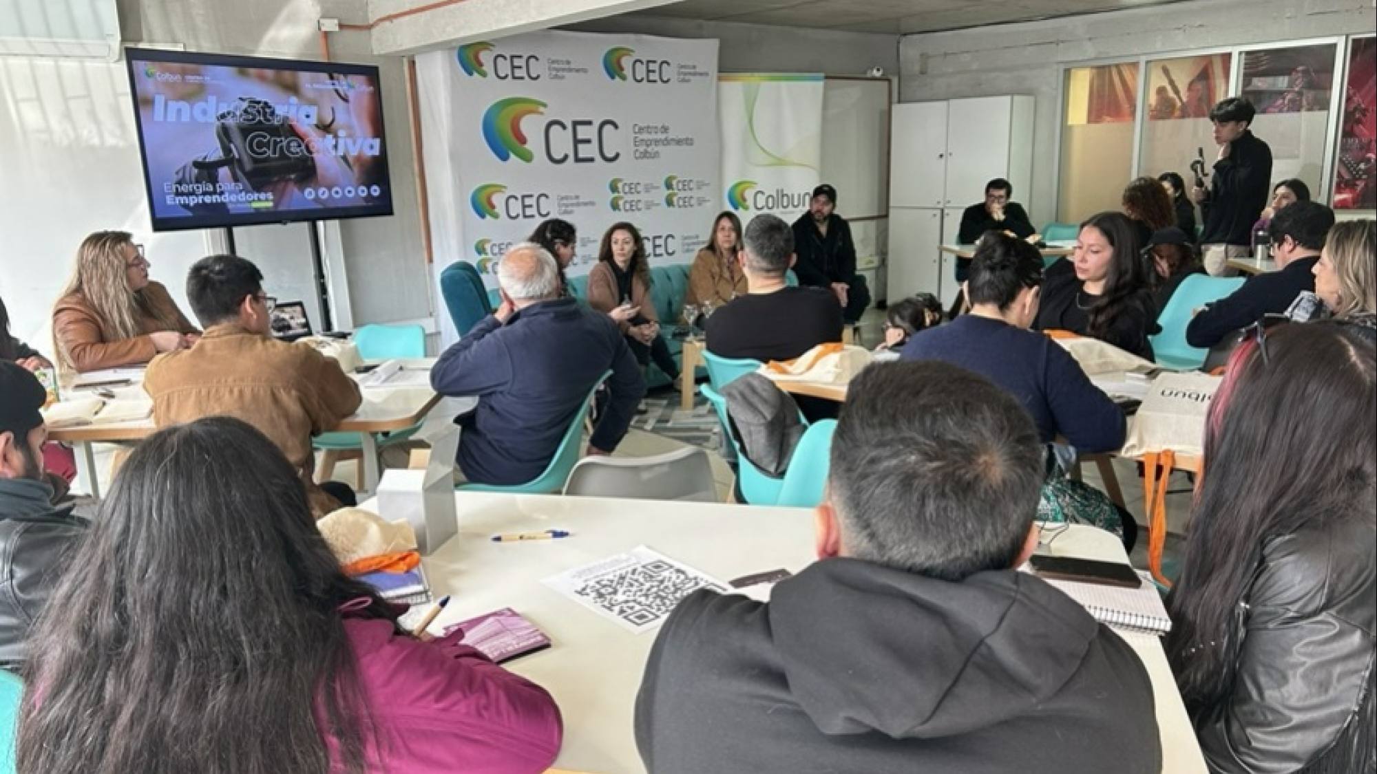 Ya comenzó el programa que busca impulsar a los emprendedores de la industria creativa en Coronel, CEC